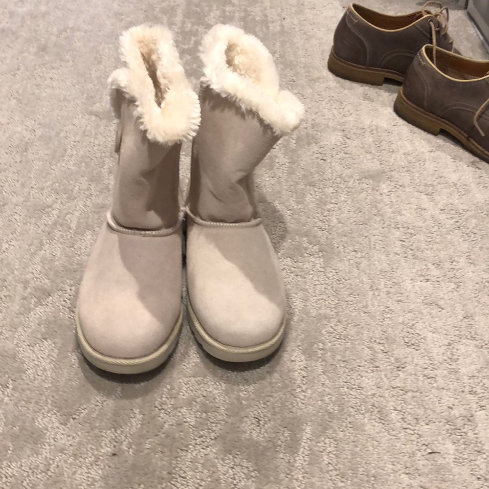 Boots - Picture 2 of 3